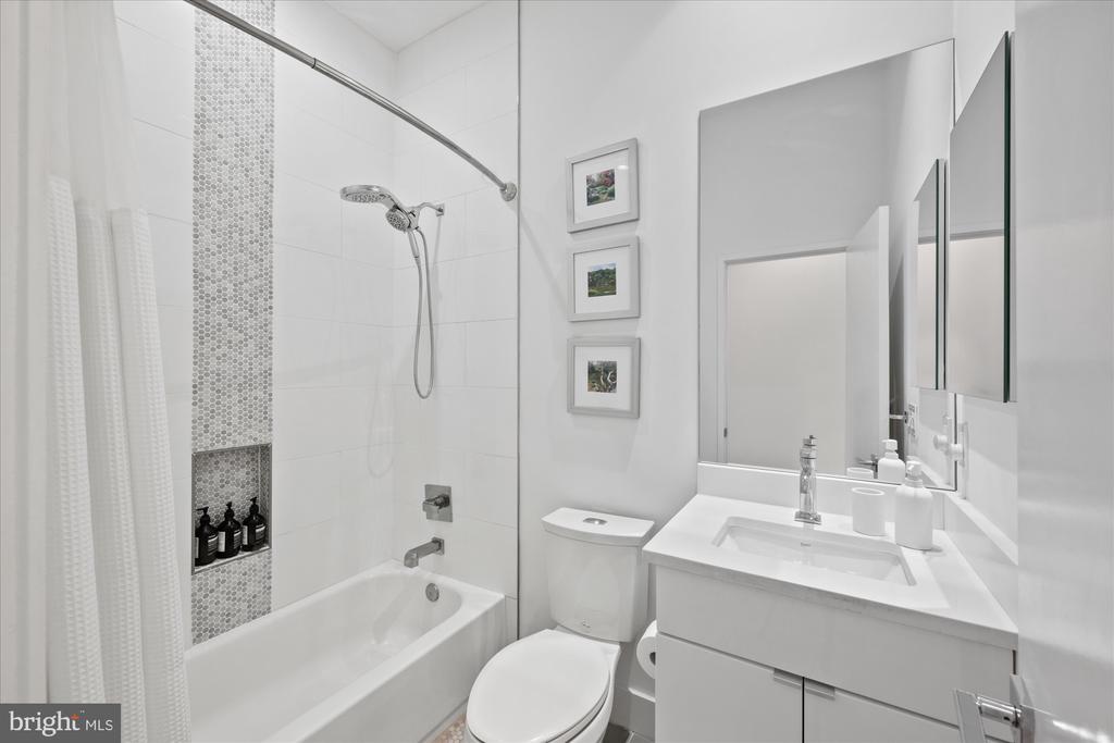 1125 MORSE STREET NE 3 PENTHOUSE