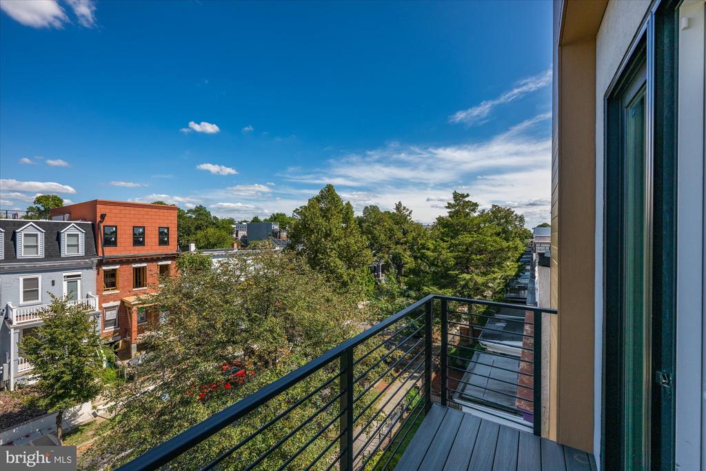 1125 MORSE STREET NE 3 PENTHOUSE