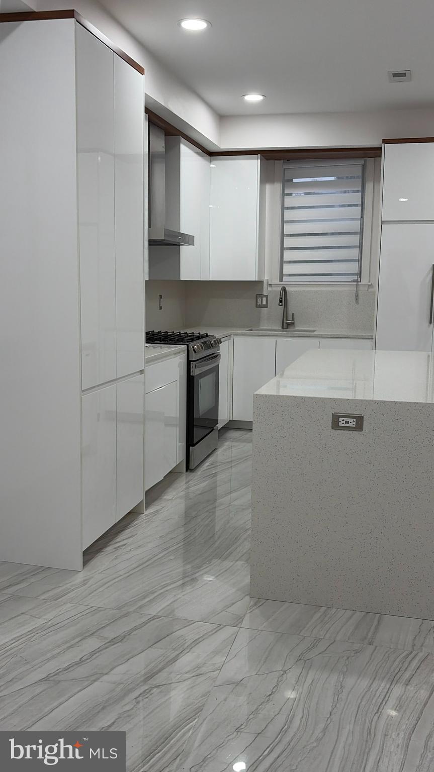 726 ROXBORO PLACE NW