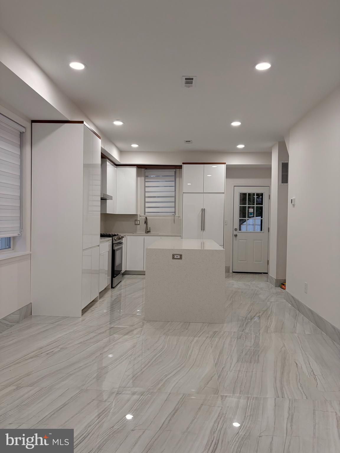 726 ROXBORO PLACE NW