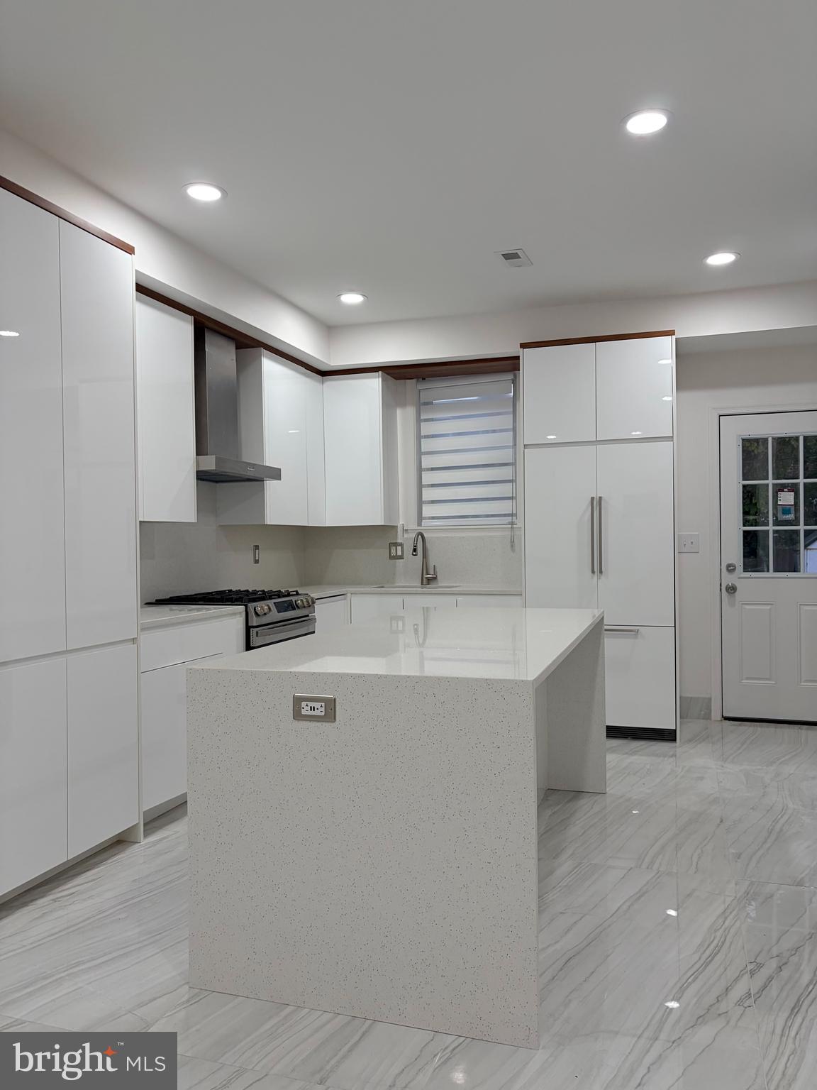 726 ROXBORO PLACE NW