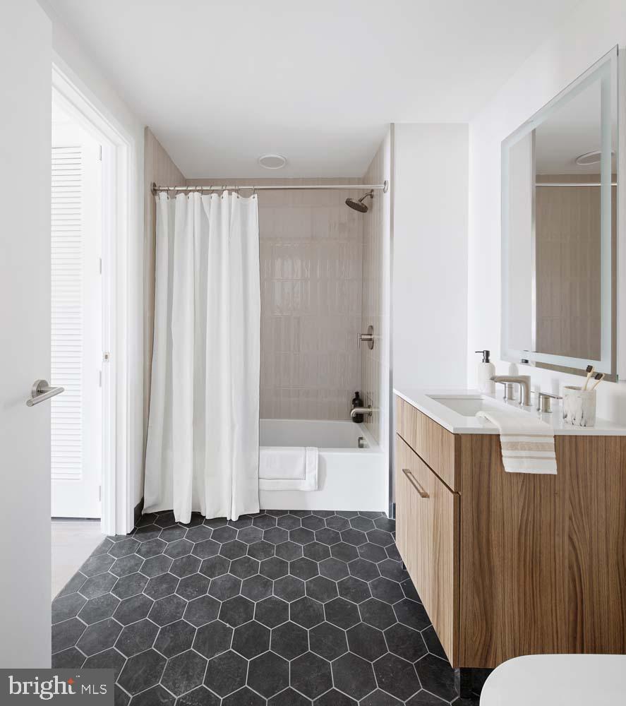 1 FLORIDA AVENUE NE 711