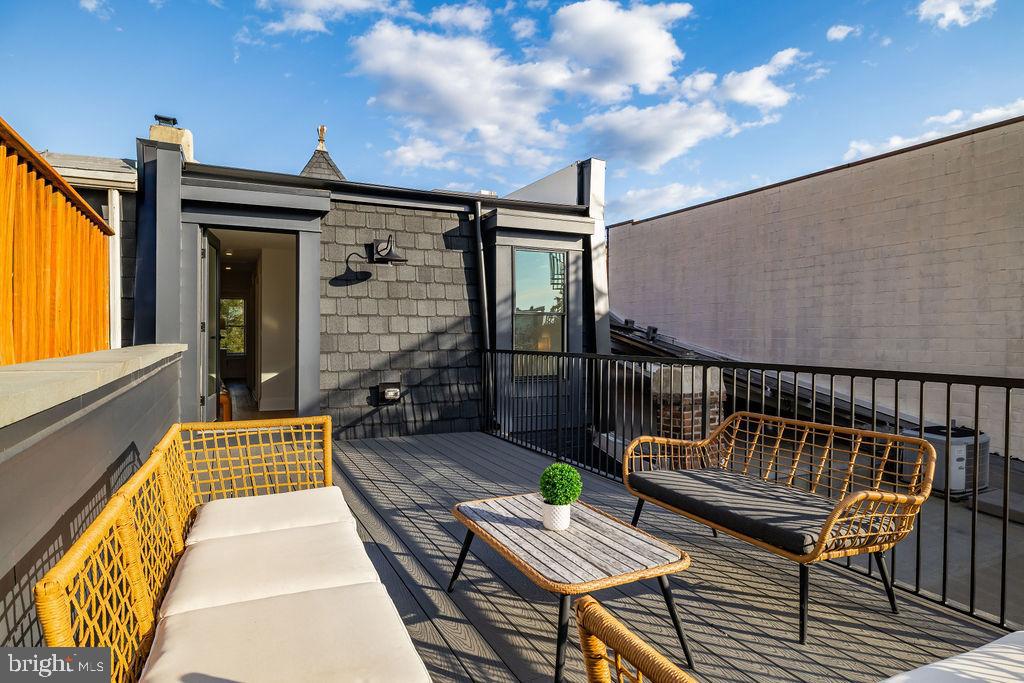 2460 ONTARIO ROAD NW