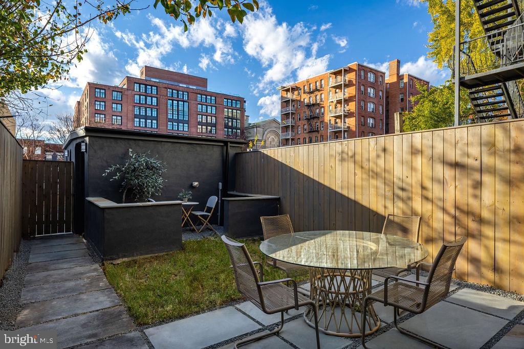 2460 ONTARIO ROAD NW