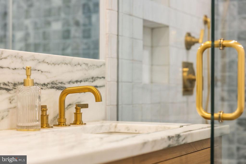 2460 ONTARIO ROAD NW