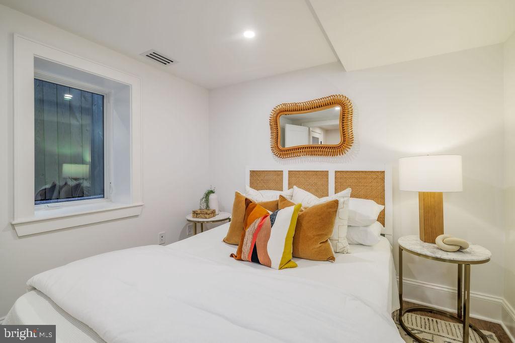 2460 ONTARIO ROAD NW