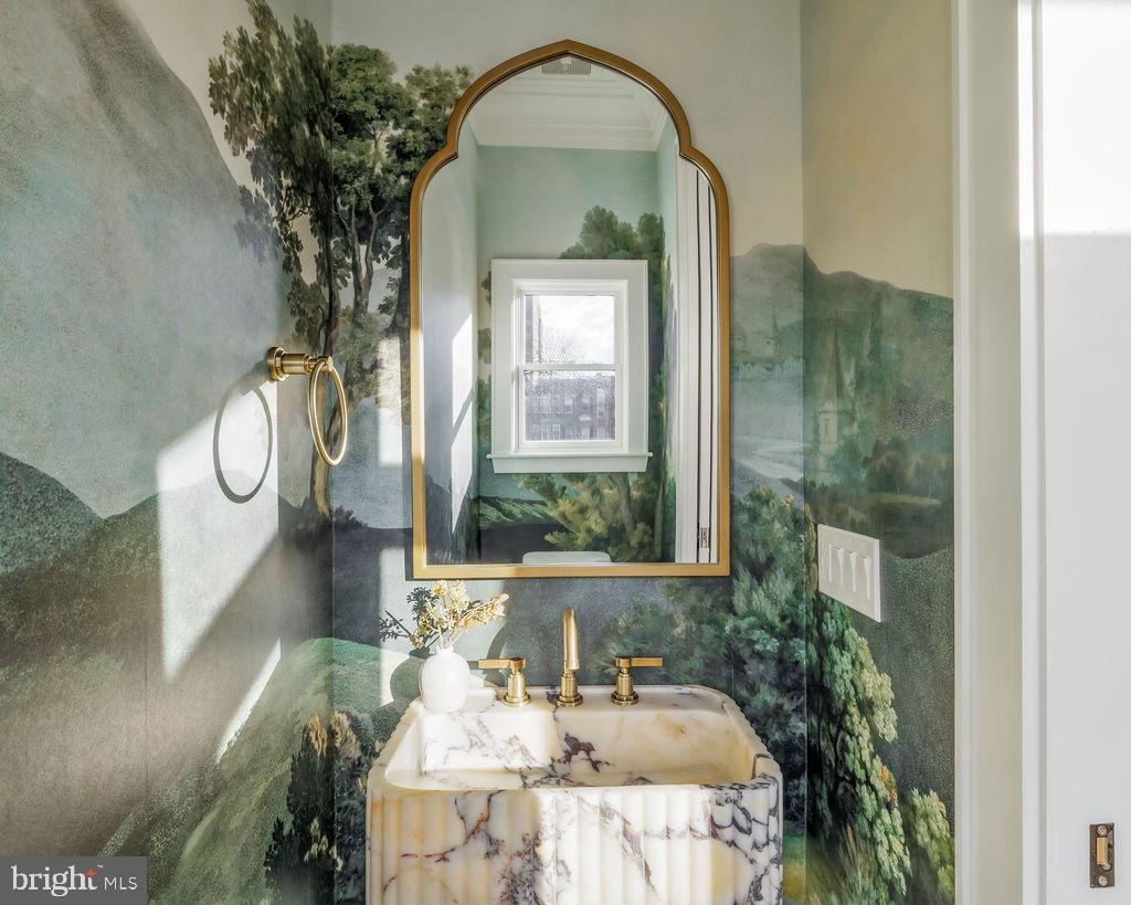 2460 ONTARIO ROAD NW