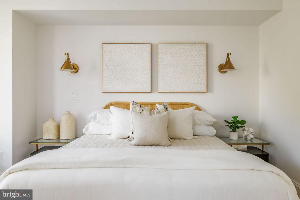 2460 ONTARIO ROAD NW