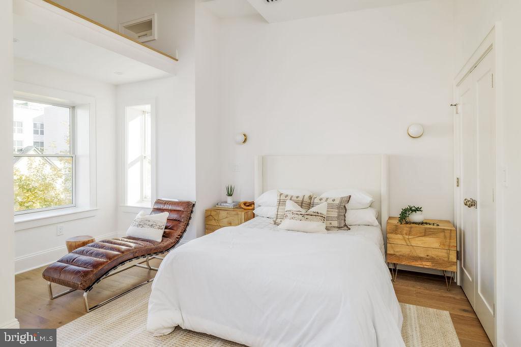 2460 ONTARIO ROAD NW