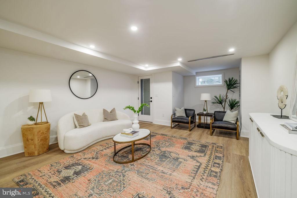 2460 ONTARIO ROAD NW