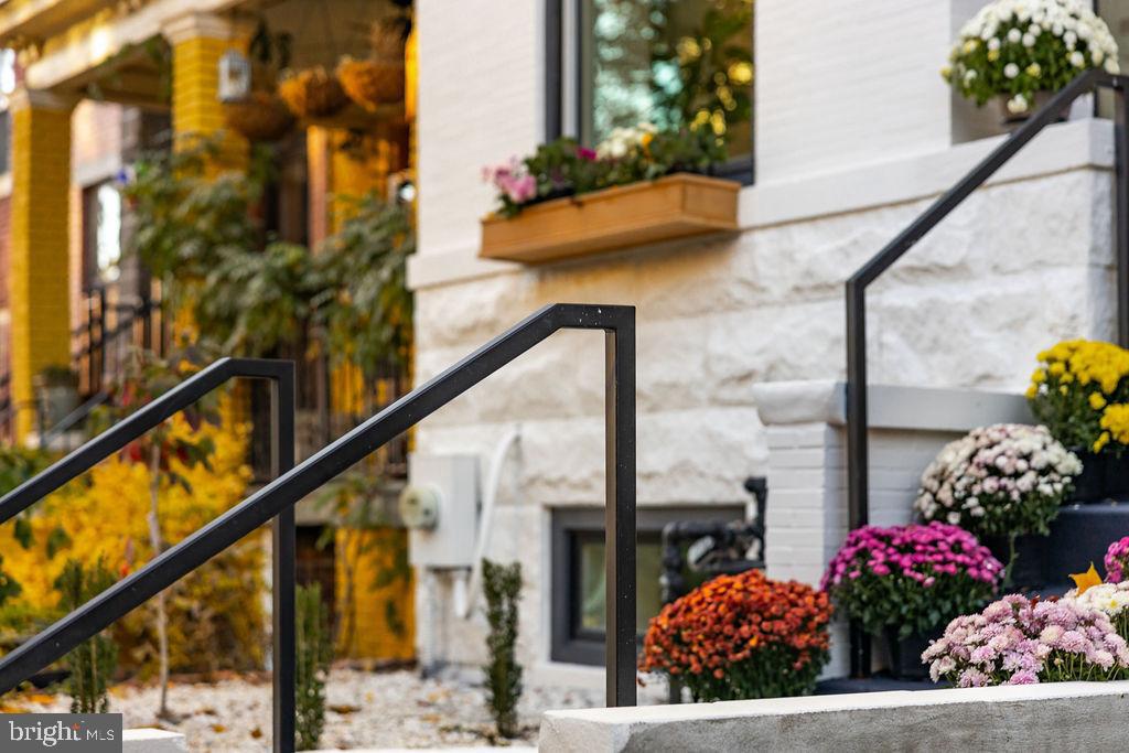 2460 ONTARIO ROAD NW