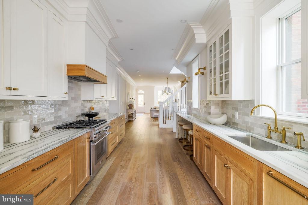 2460 ONTARIO ROAD NW