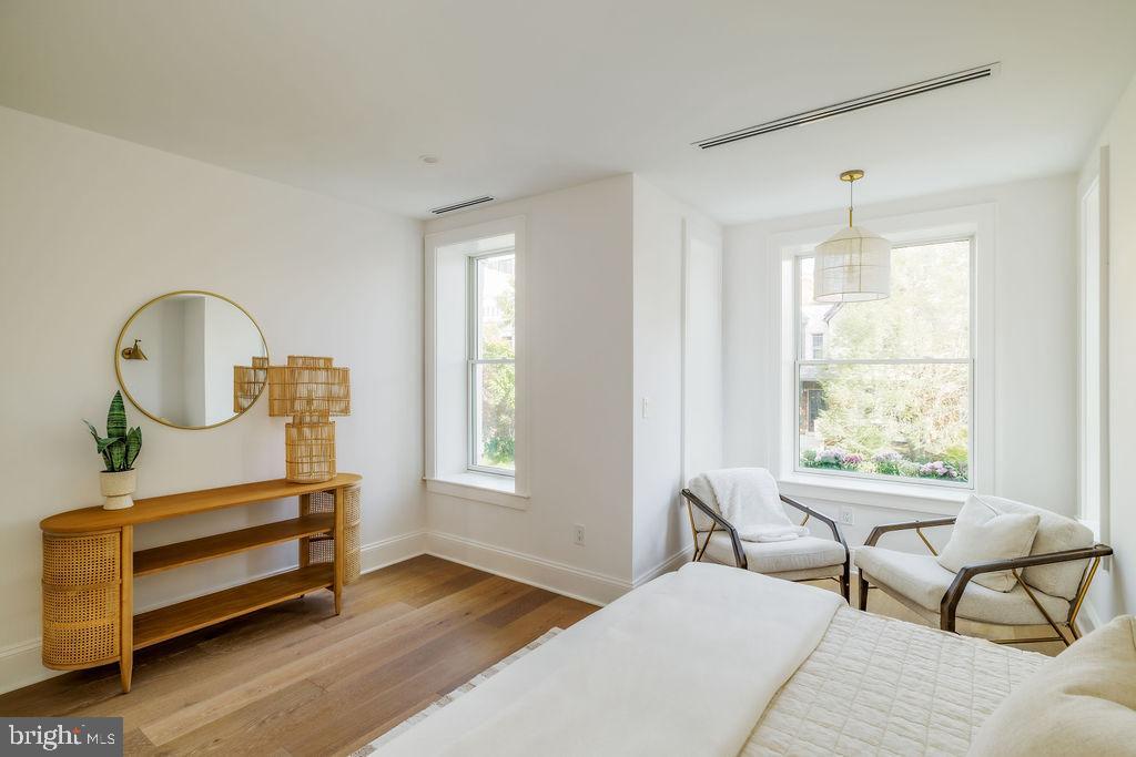 2460 ONTARIO ROAD NW