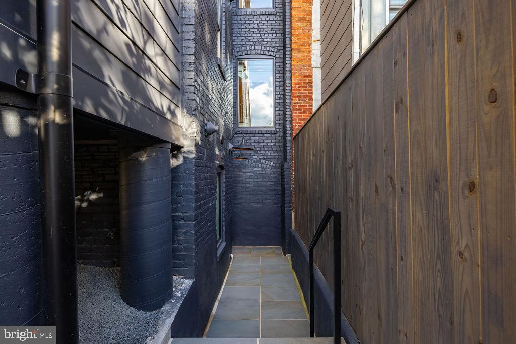 2460 ONTARIO ROAD NW