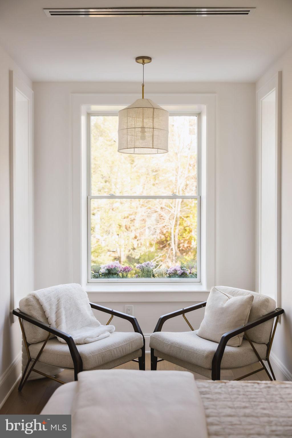 2460 ONTARIO ROAD NW