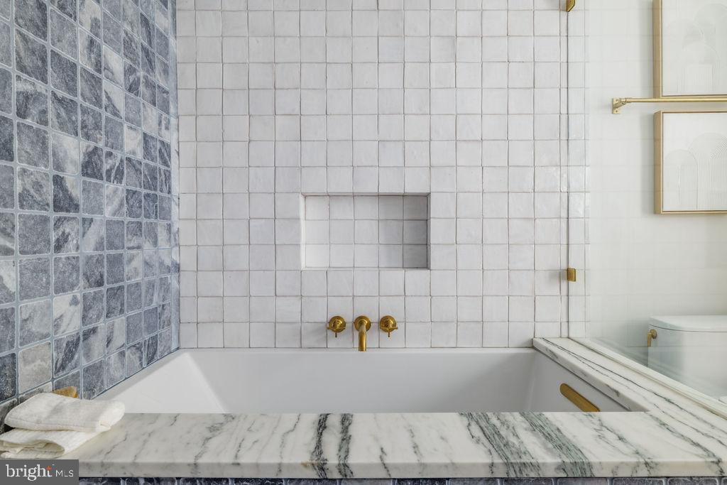 2460 ONTARIO ROAD NW