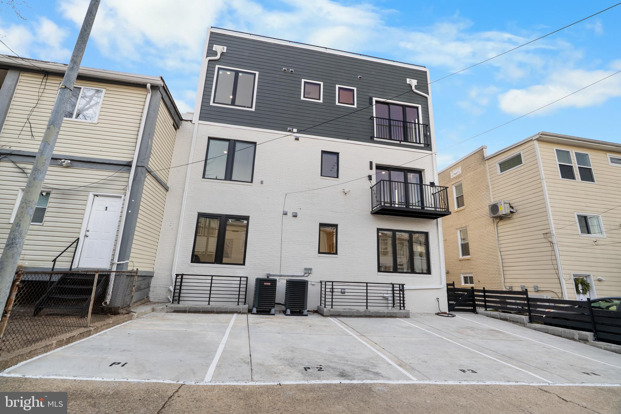 1140 OATES STREET NE 102