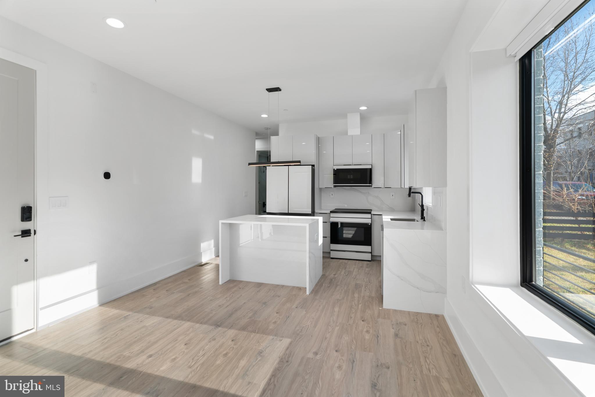 1140 OATES STREET NE 102