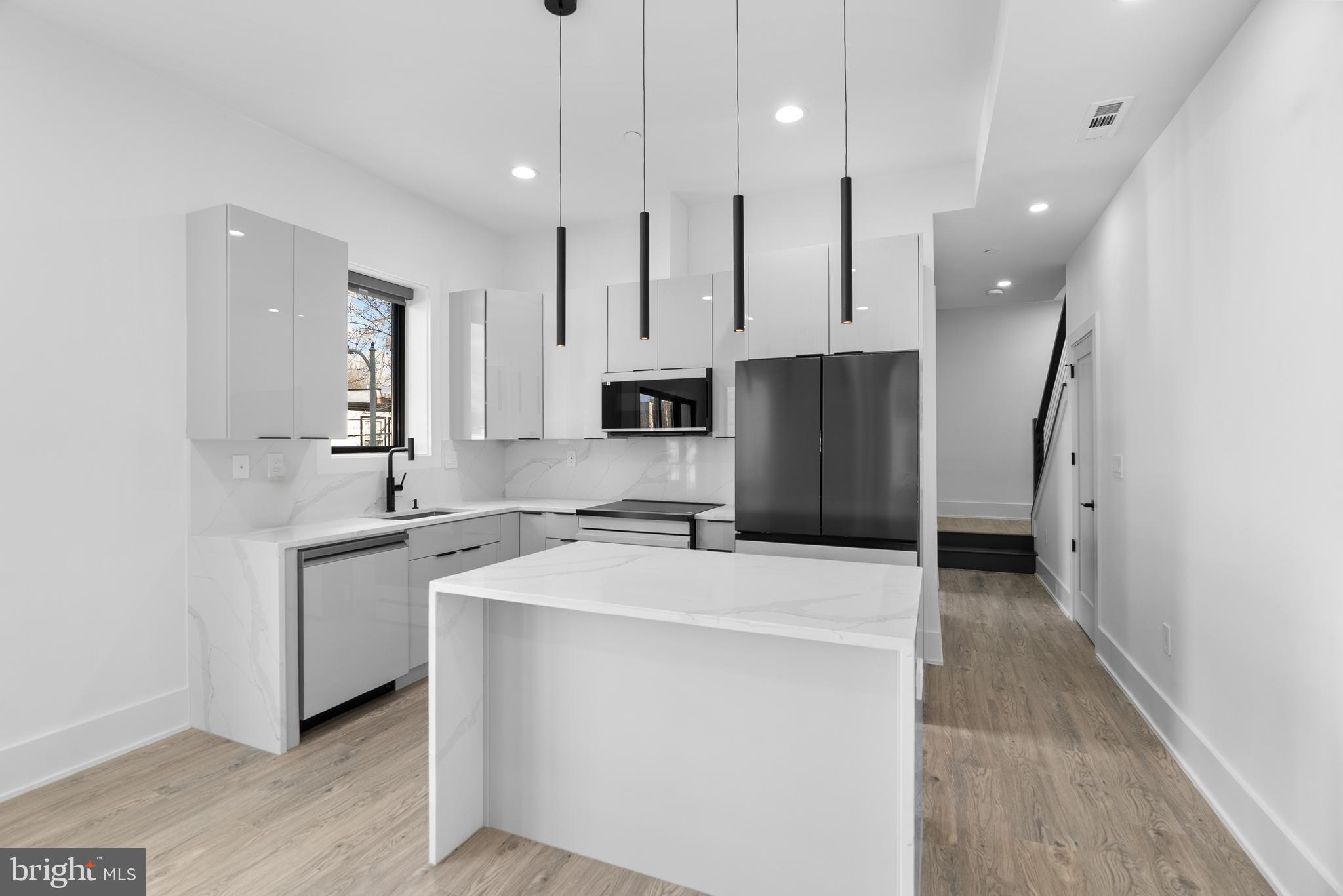 1140 OATES STREET NE 201