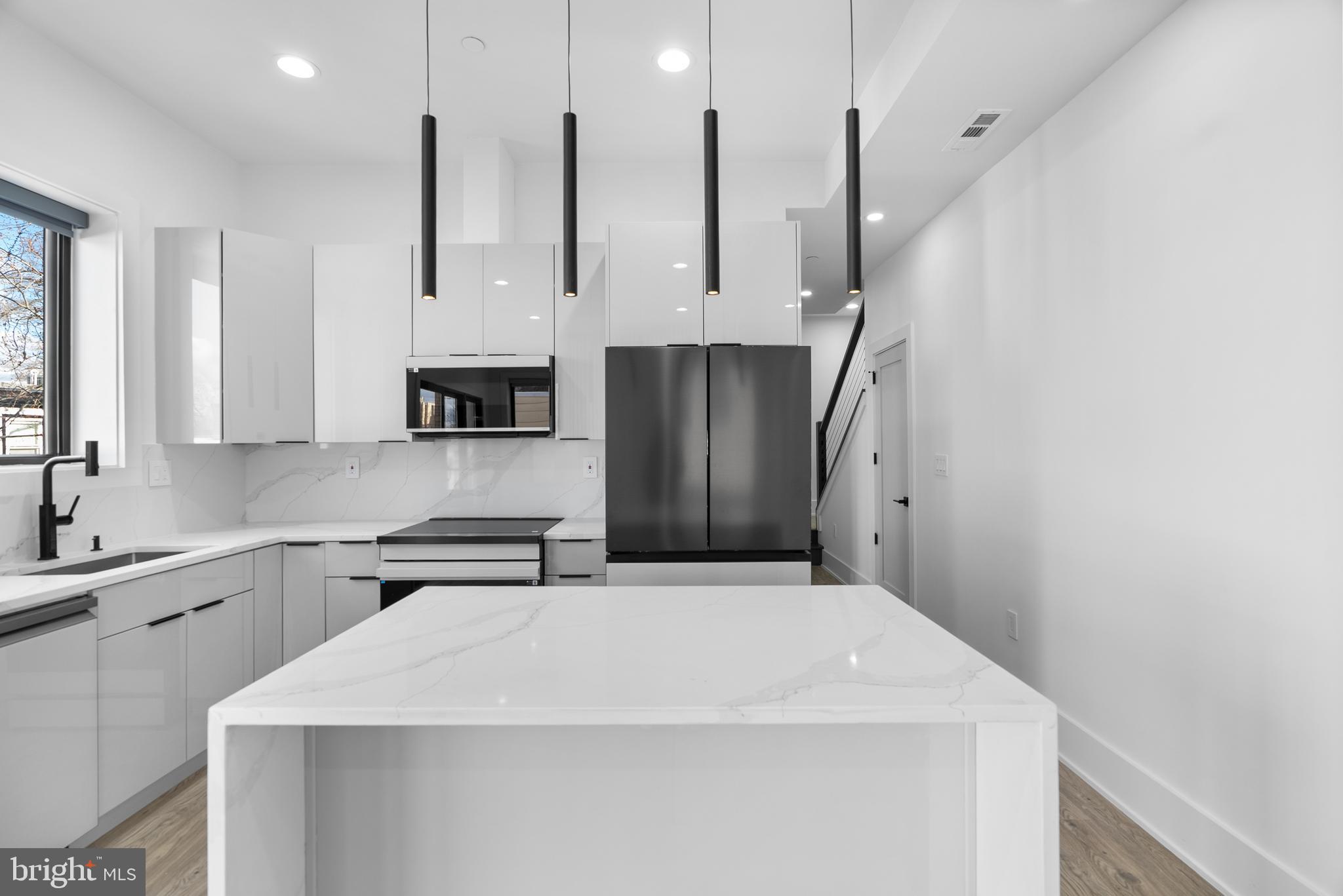 1140 OATES STREET NE 201