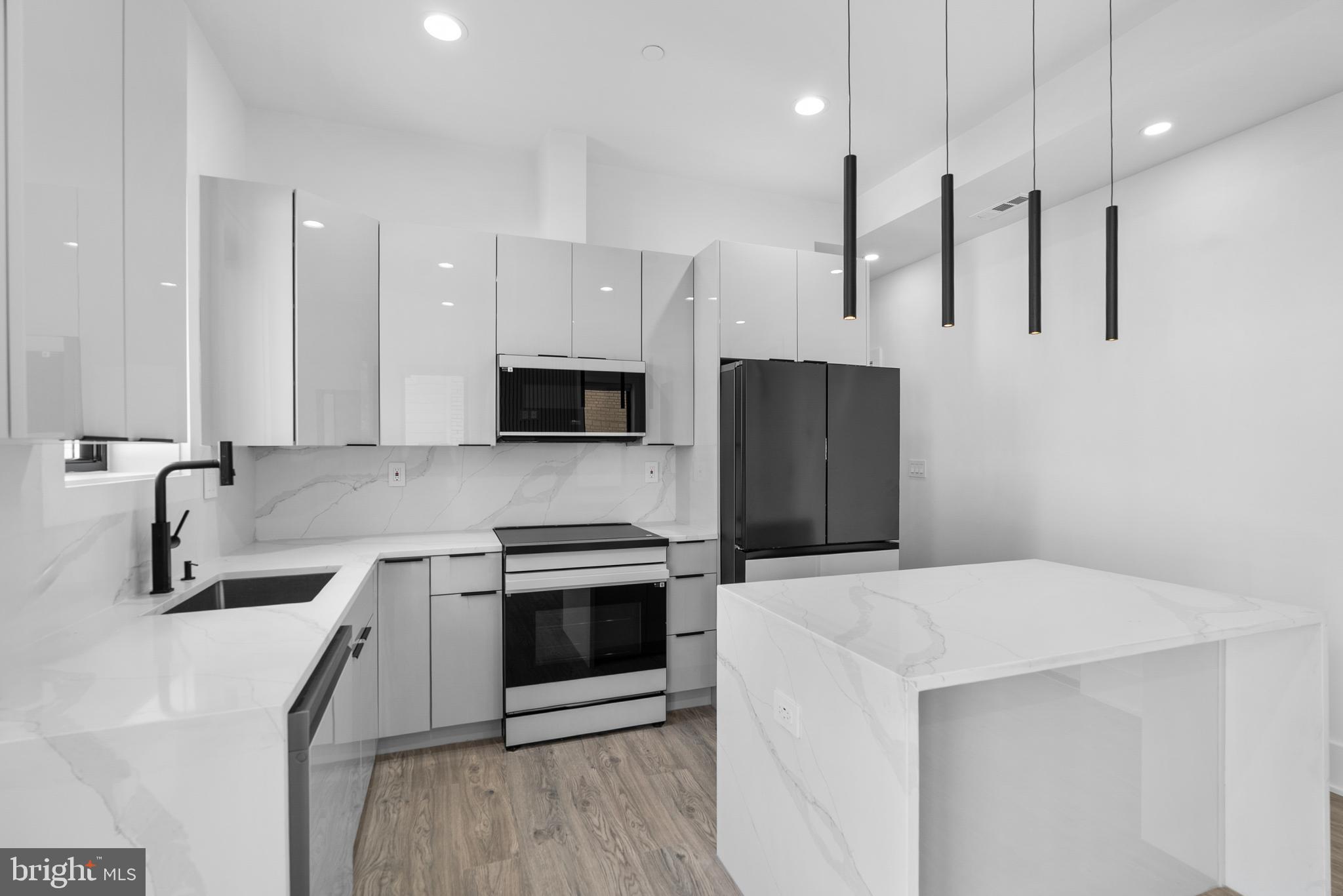 1140 OATES STREET NE 201