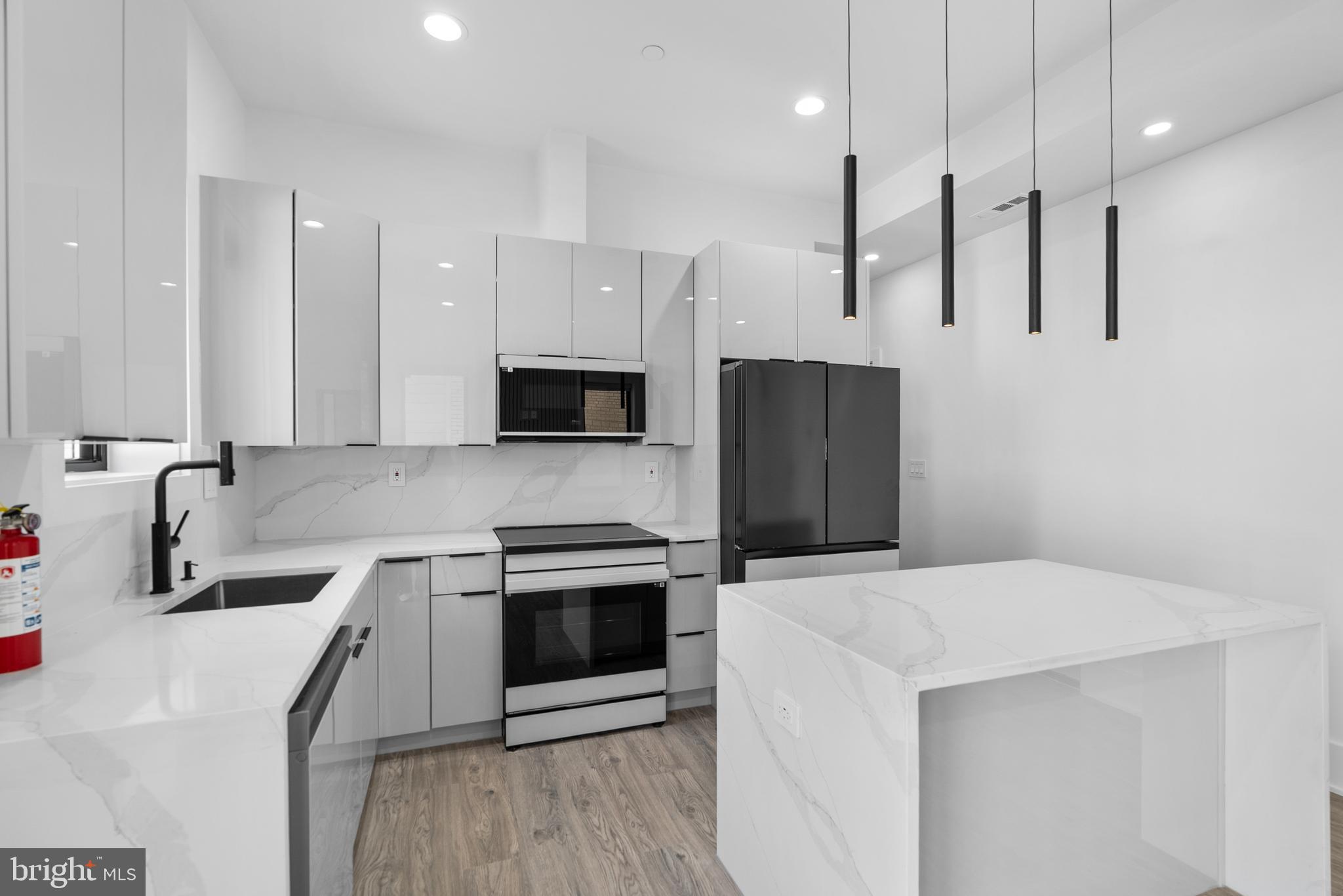 1140 OATES STREET NE 201