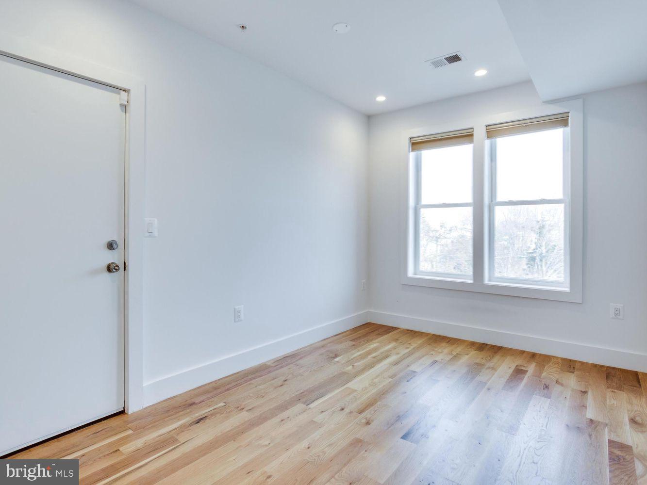 254 15TH STREET SE 4