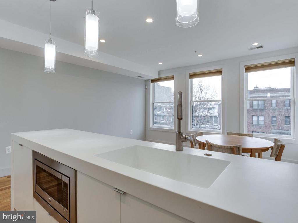 254 15TH STREET SE 4