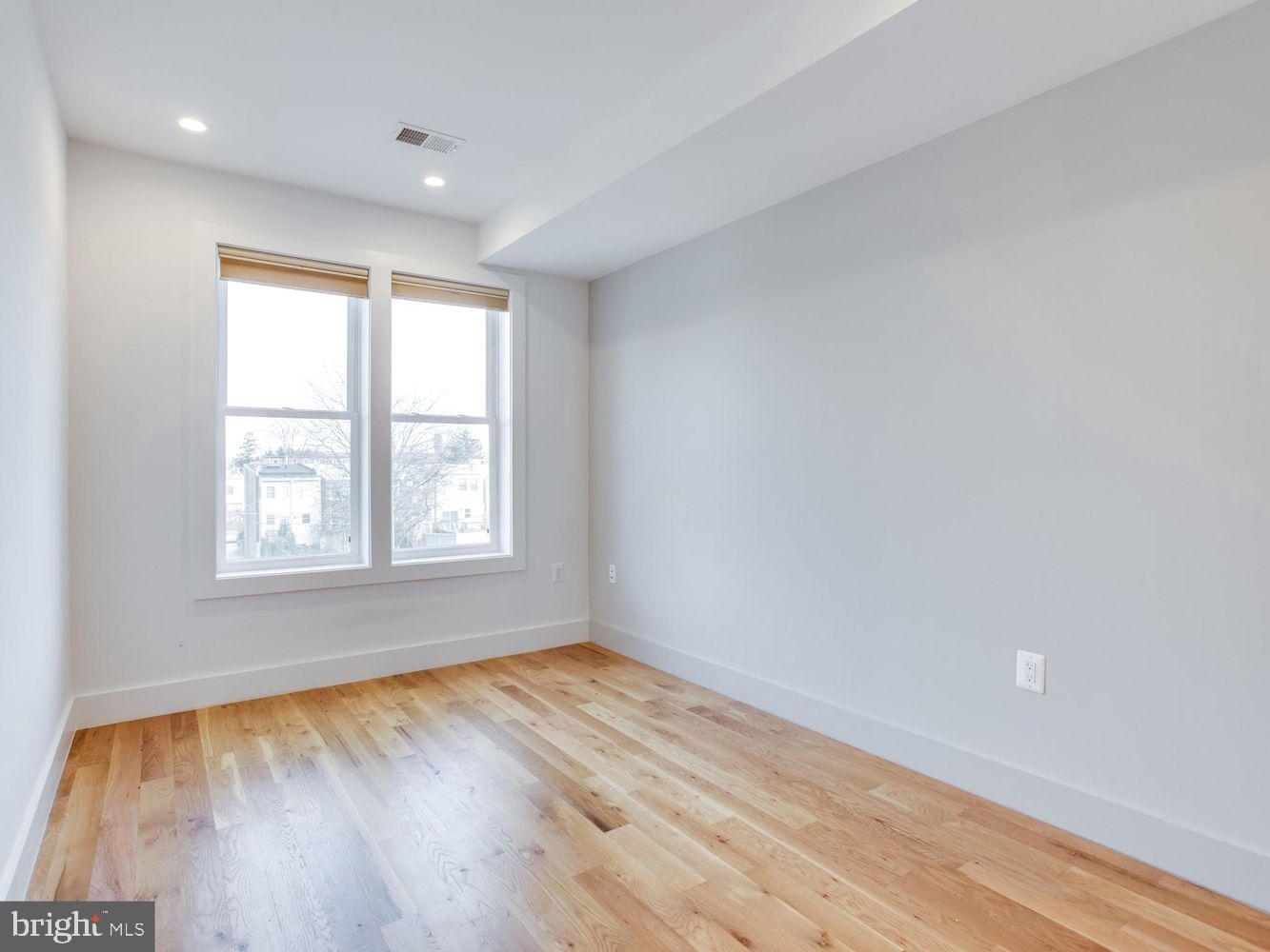254 15TH STREET SE 4