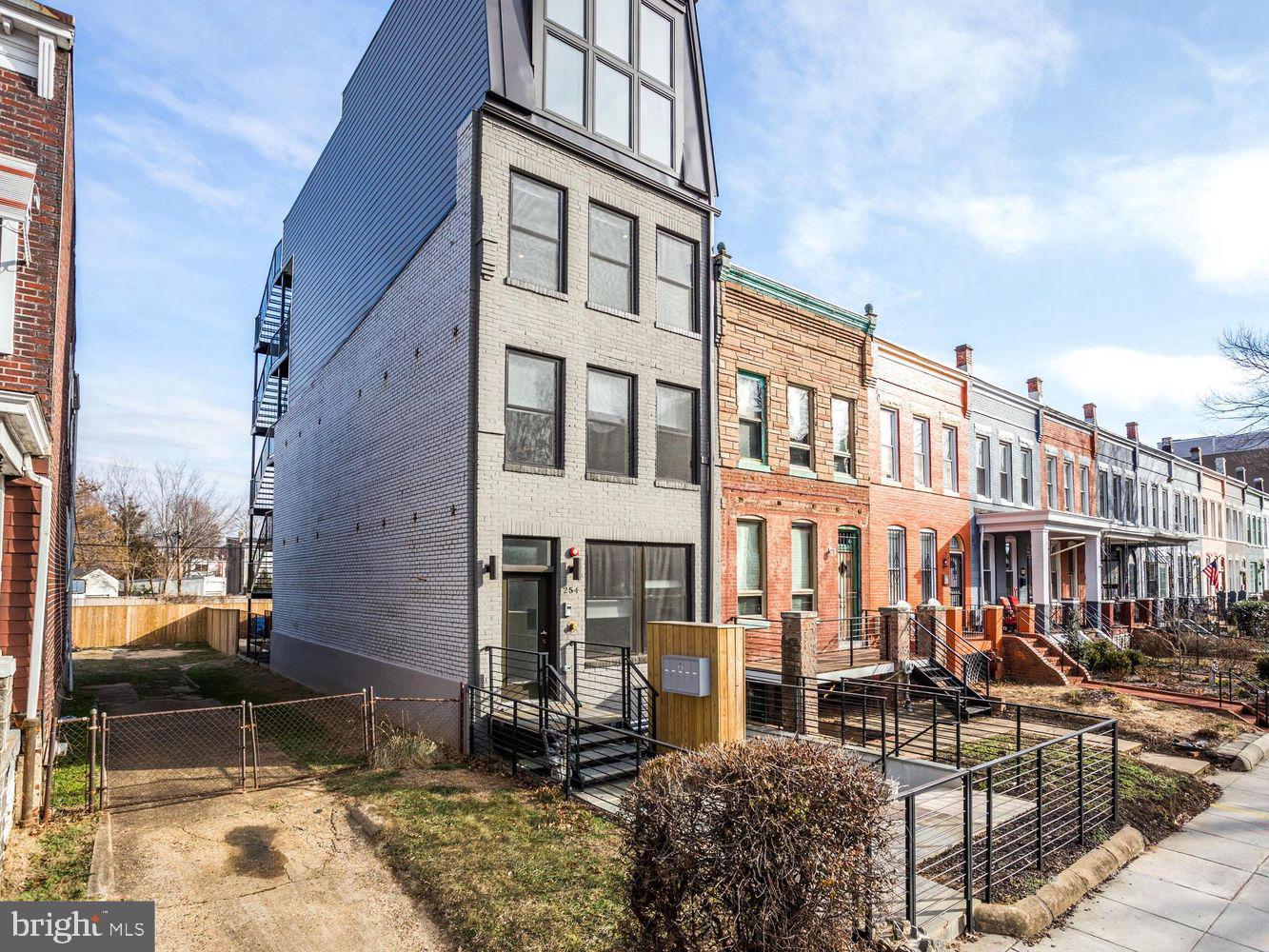 254 15TH STREET SE 4