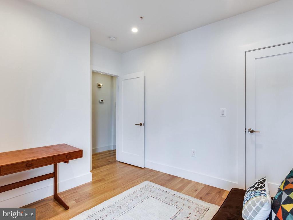 254 15TH STREET SE 4