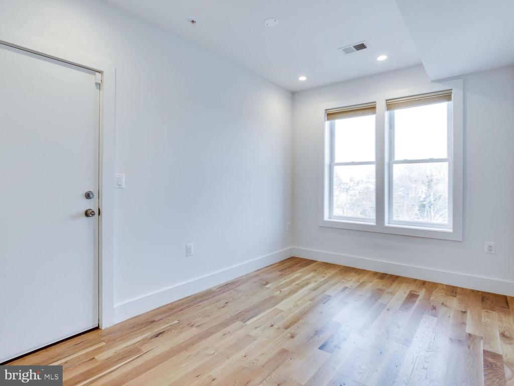 254 15TH STREET SE 4