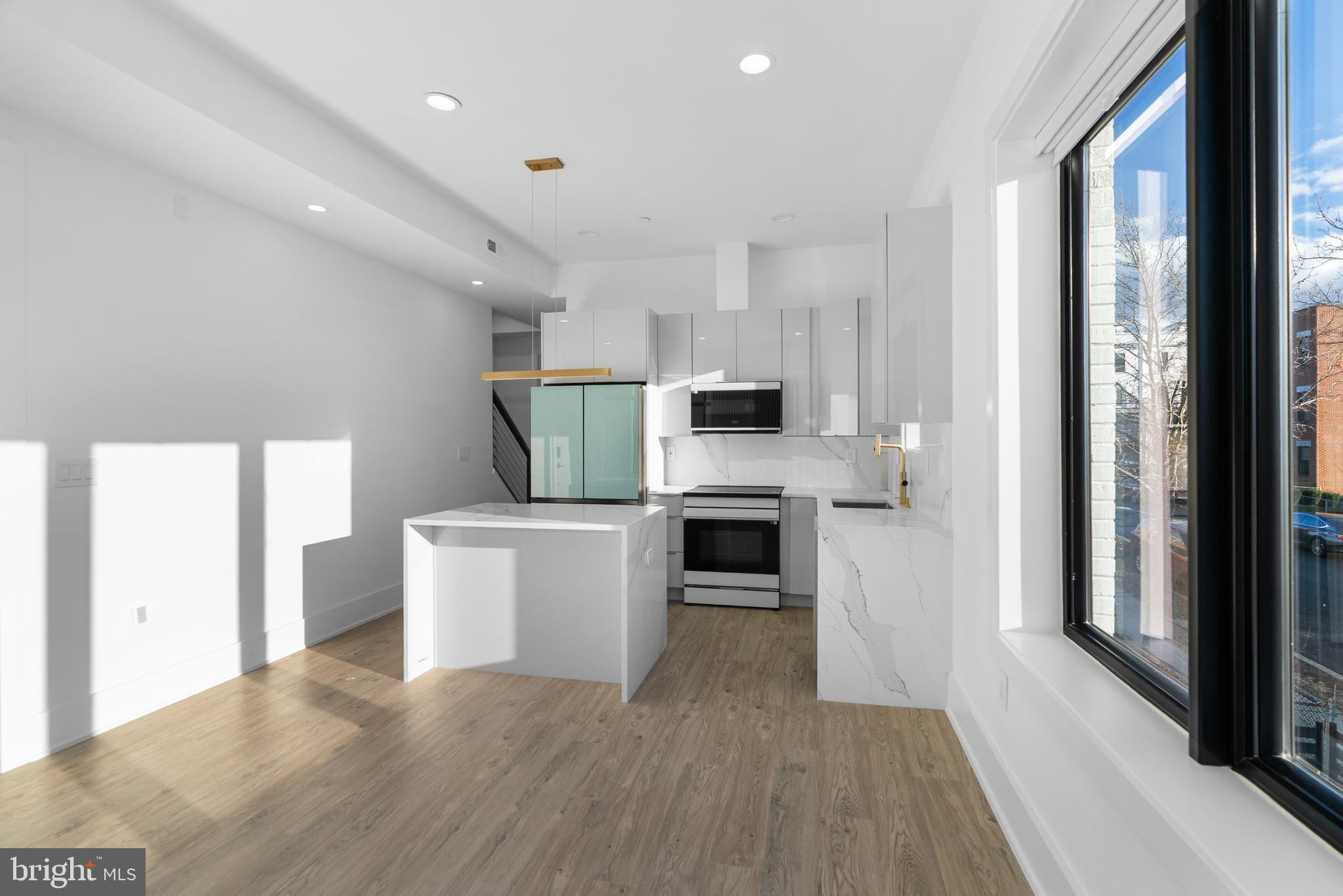 1140 OATES STREET NE 202