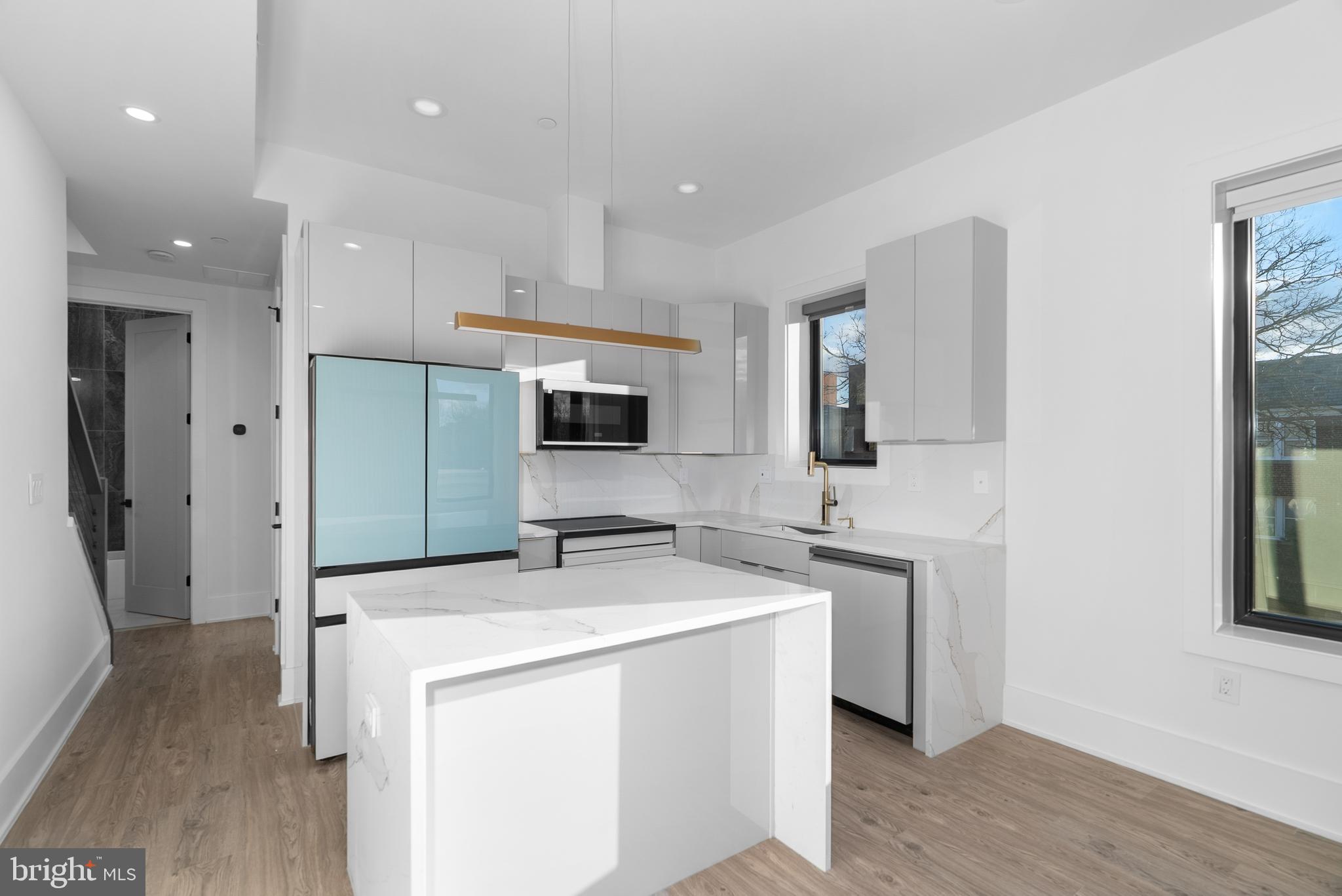 1140 OATES STREET NE 202