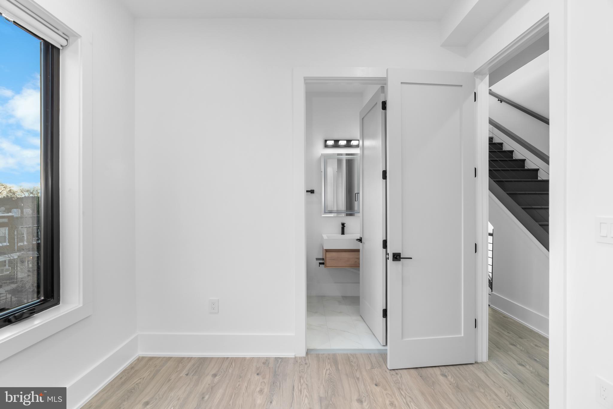 1140 OATES STREET NE 202