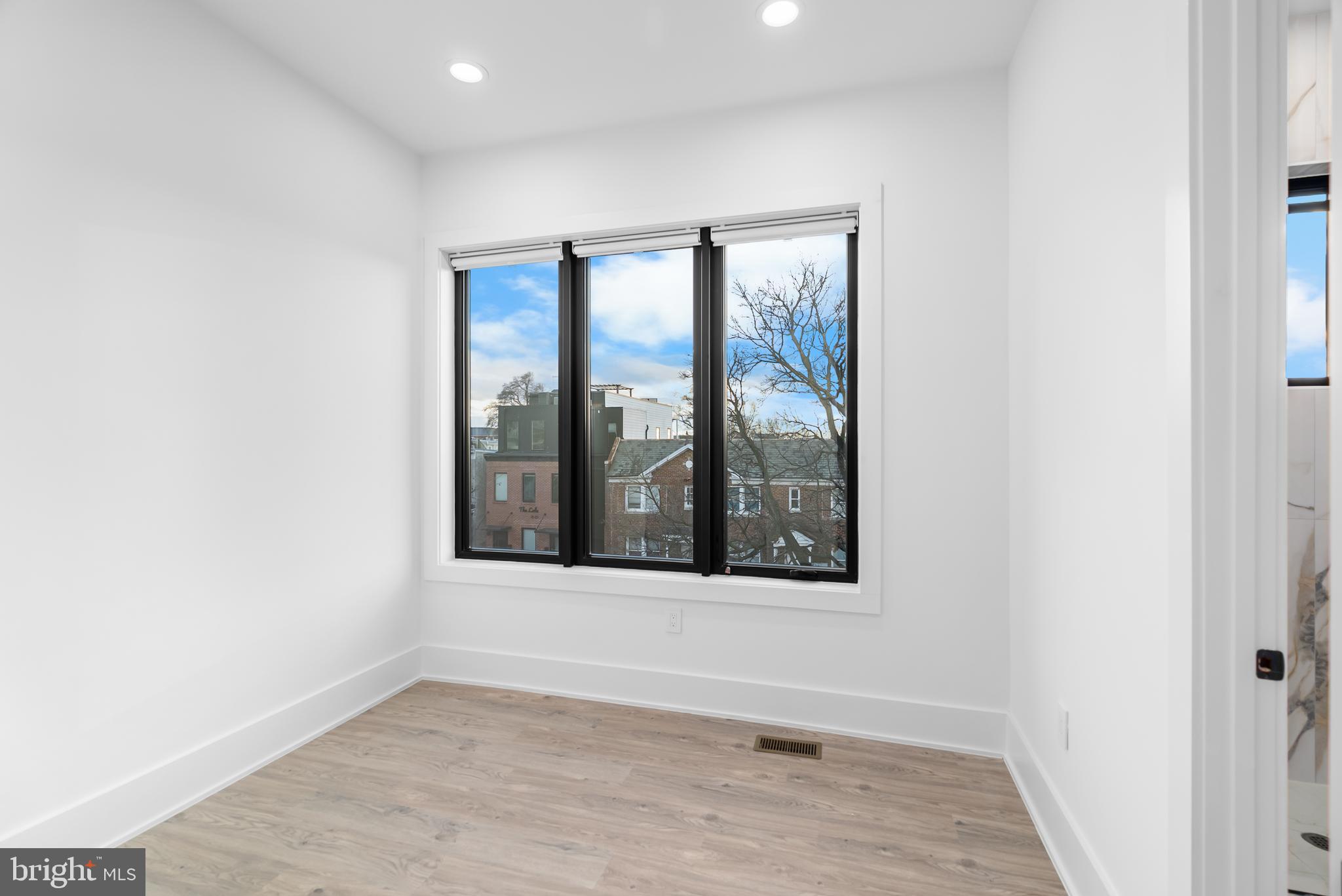 1140 OATES STREET NE 202