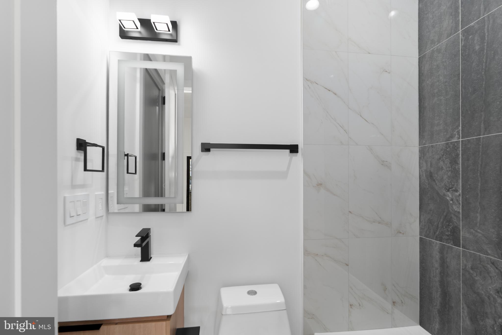 1140 OATES STREET NE 202