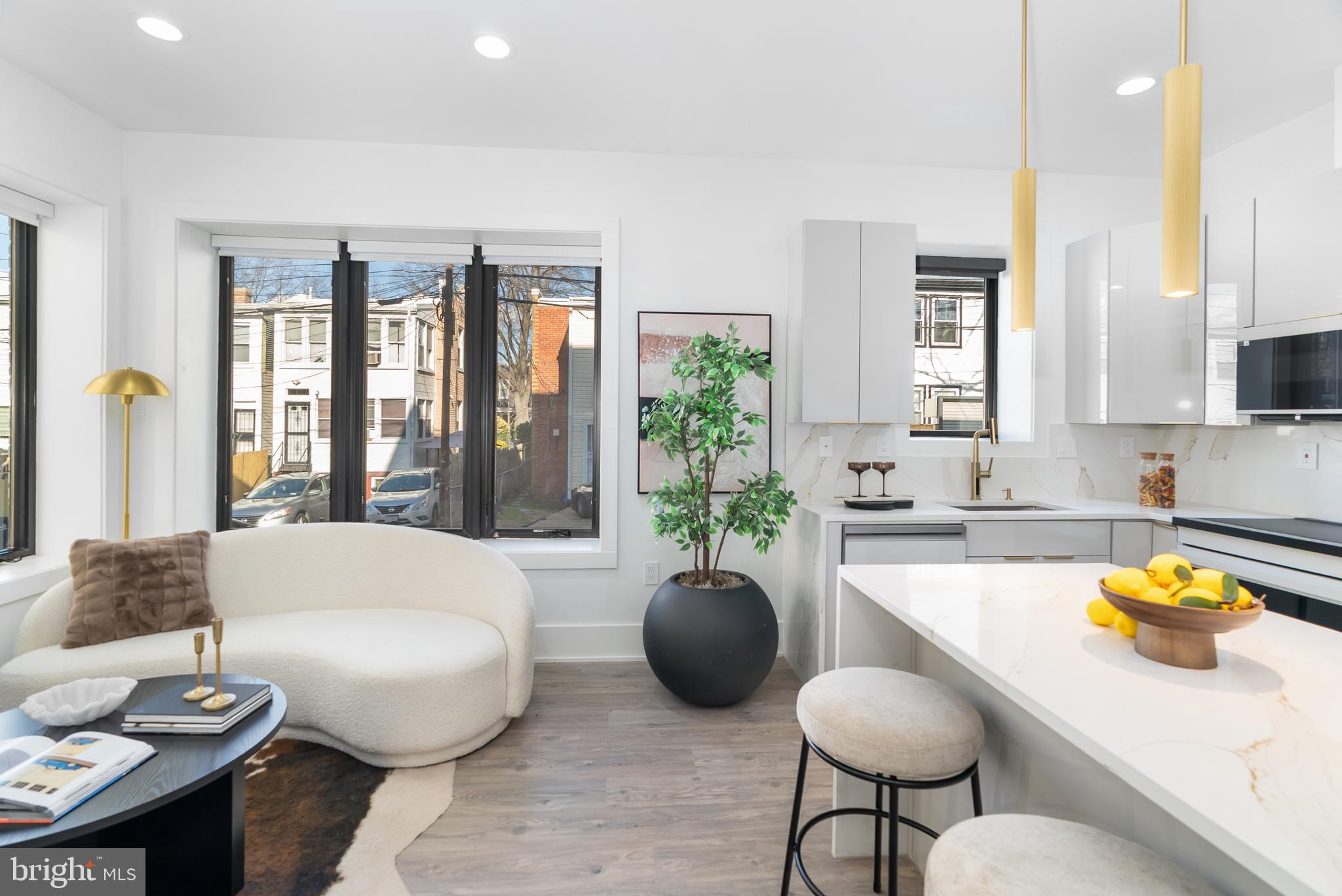 1140 OATES STREET NE 202