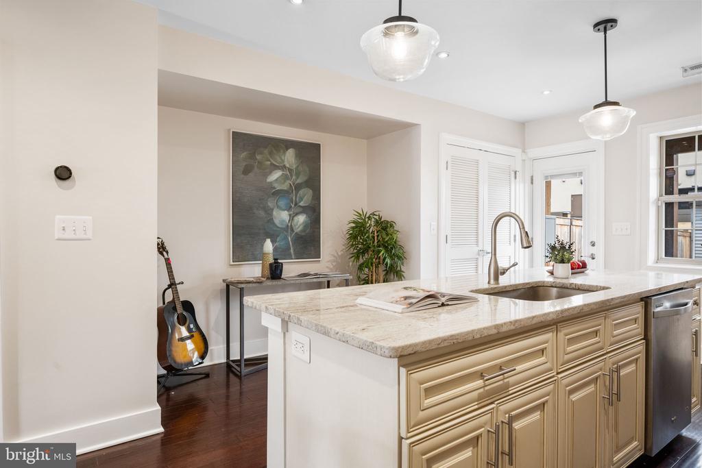 1259 16TH STREET NE