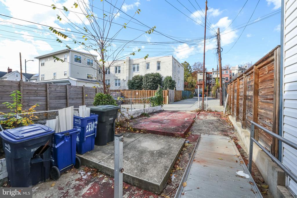 2114 4TH STREET NE