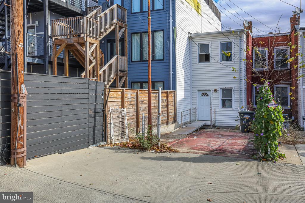 2114 4TH STREET NE