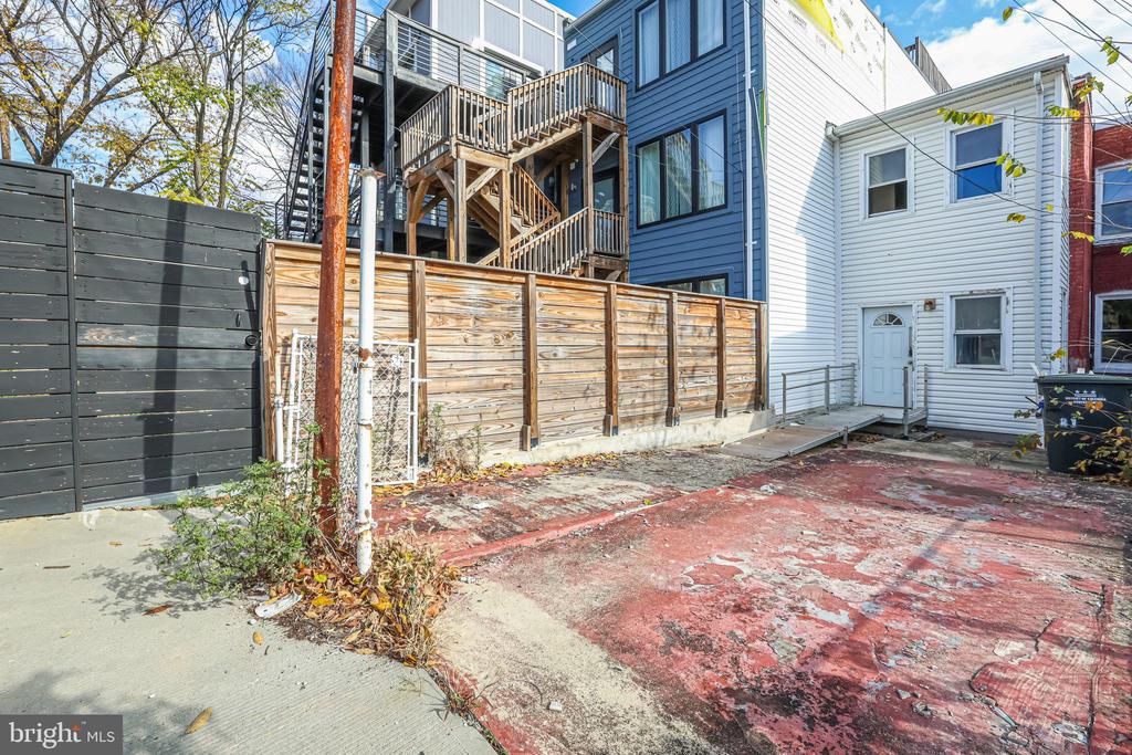 2114 4TH STREET NE