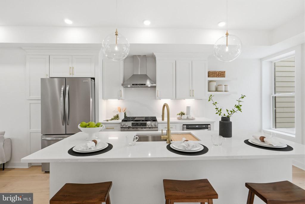 220 V STREET NE