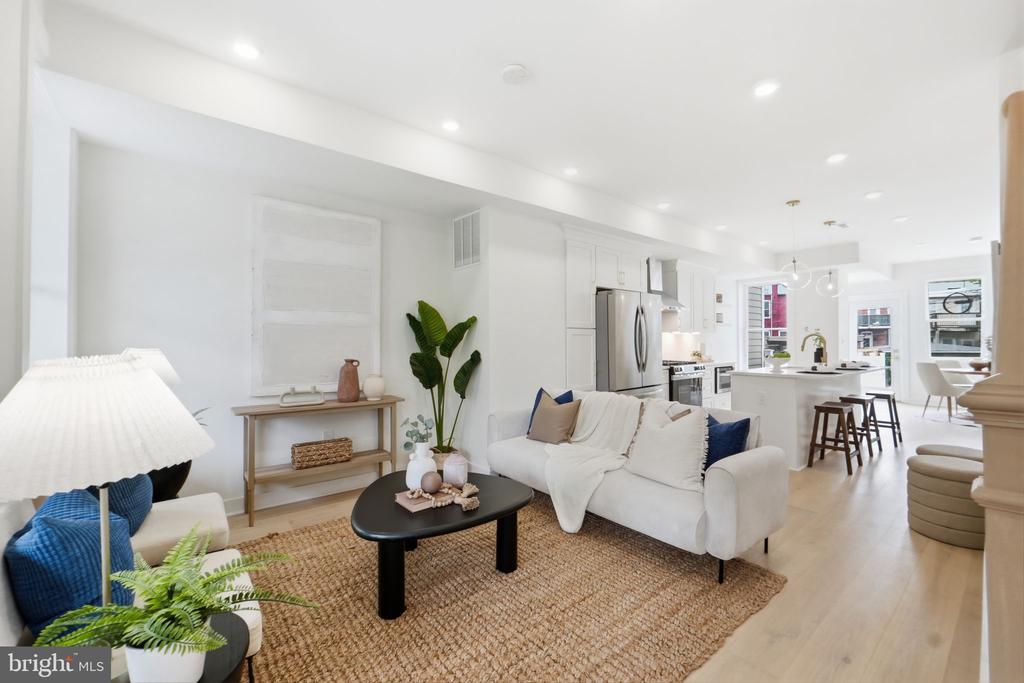 220 V STREET NE