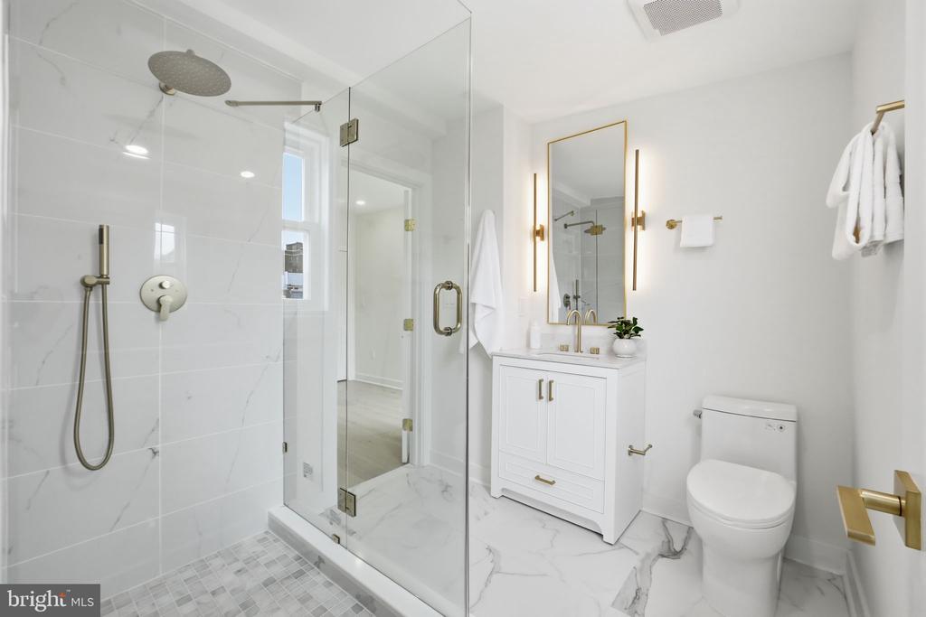 220 V STREET NE