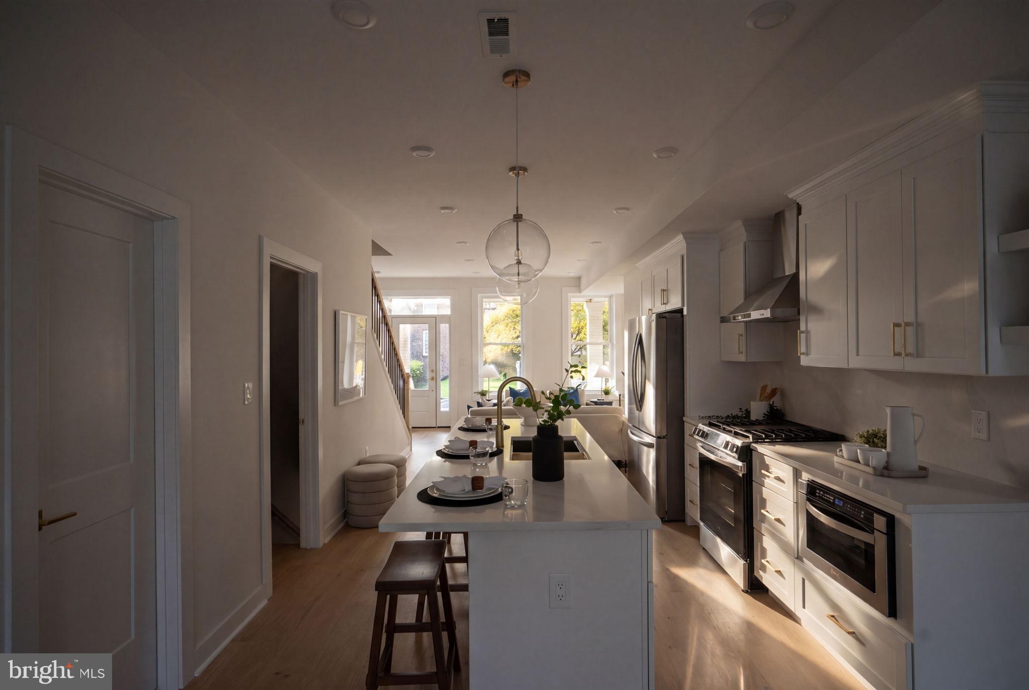 220 V STREET NE
