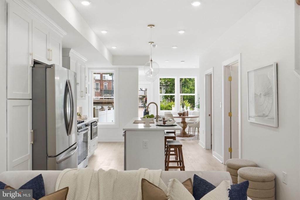 220 V STREET NE