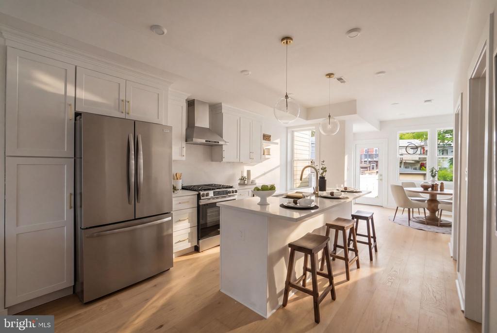 220 V STREET NE
