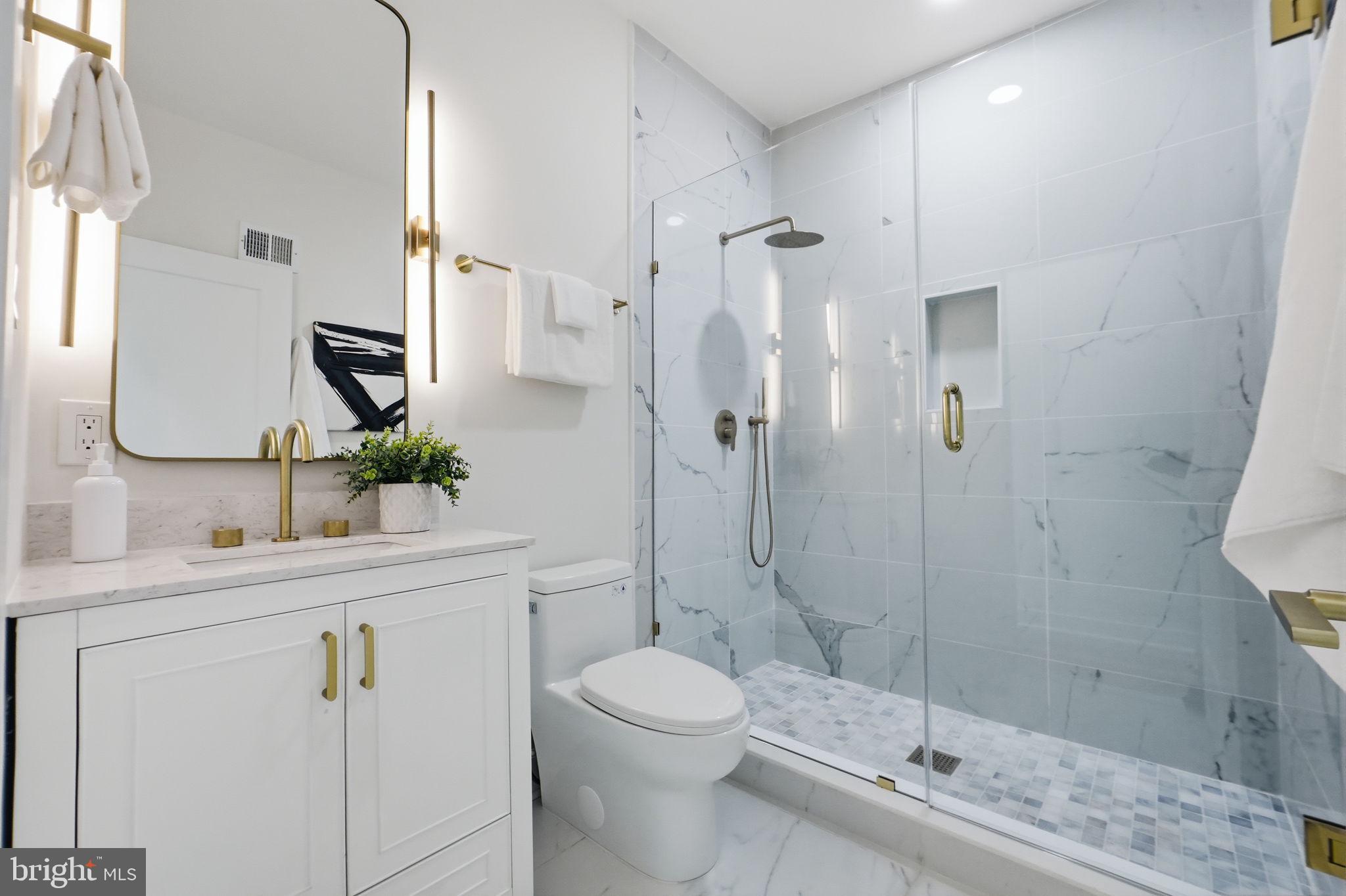 220 V STREET NE