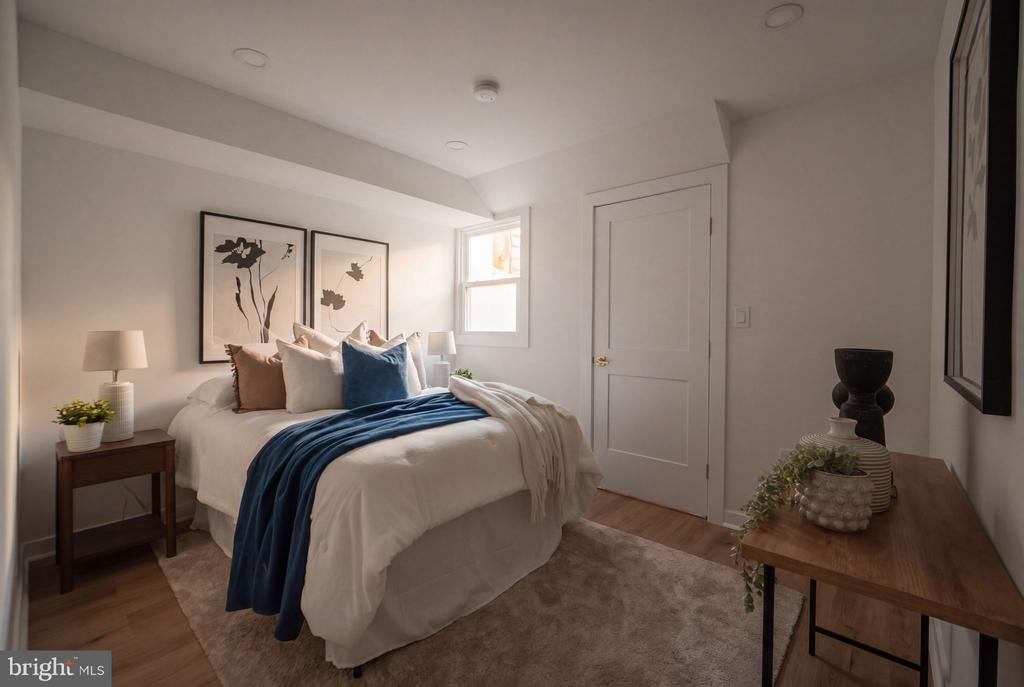 220 V STREET NE
